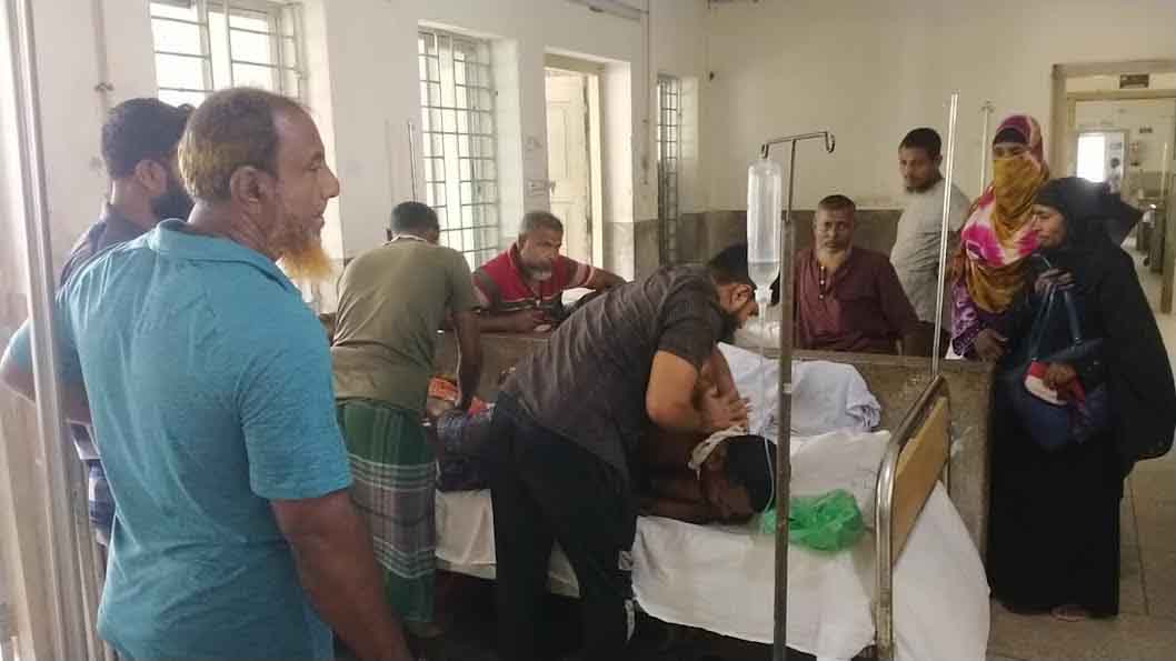 কচুয়ায় কাঠ ব্যবসায়ীকে কুপিয়ে টাকা ছিনতাই