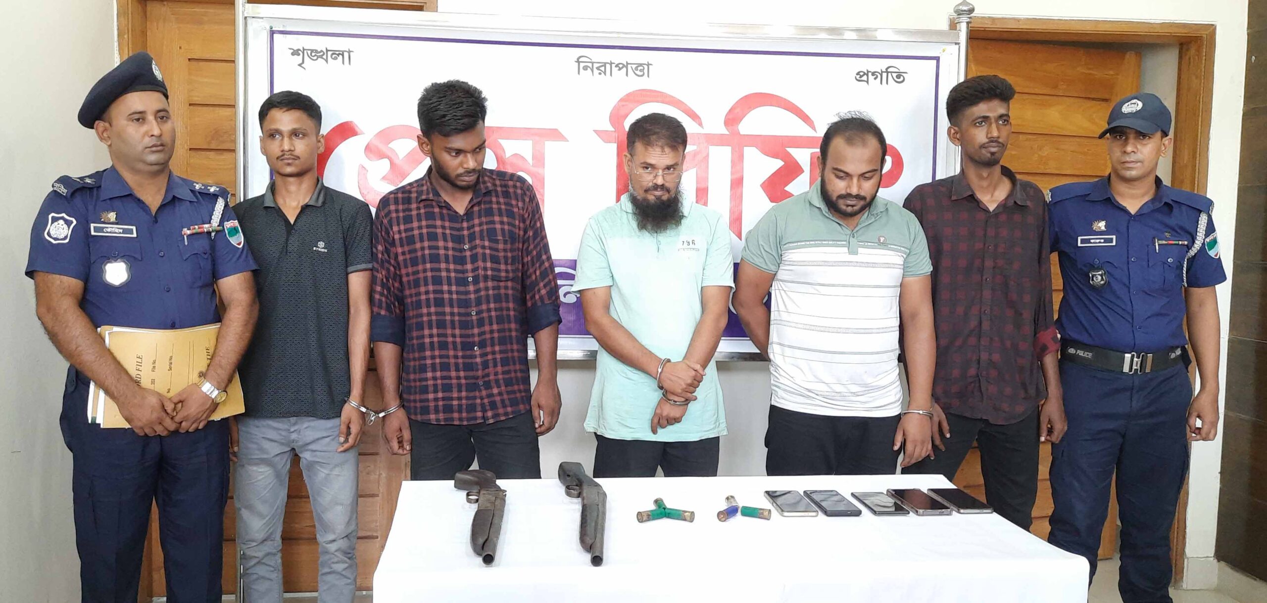 বাগেরহাটে আগ্নেয়াস্ত্রসহ ইউপি সদস্য হত্যা মামলার ৫ আসামী আটক