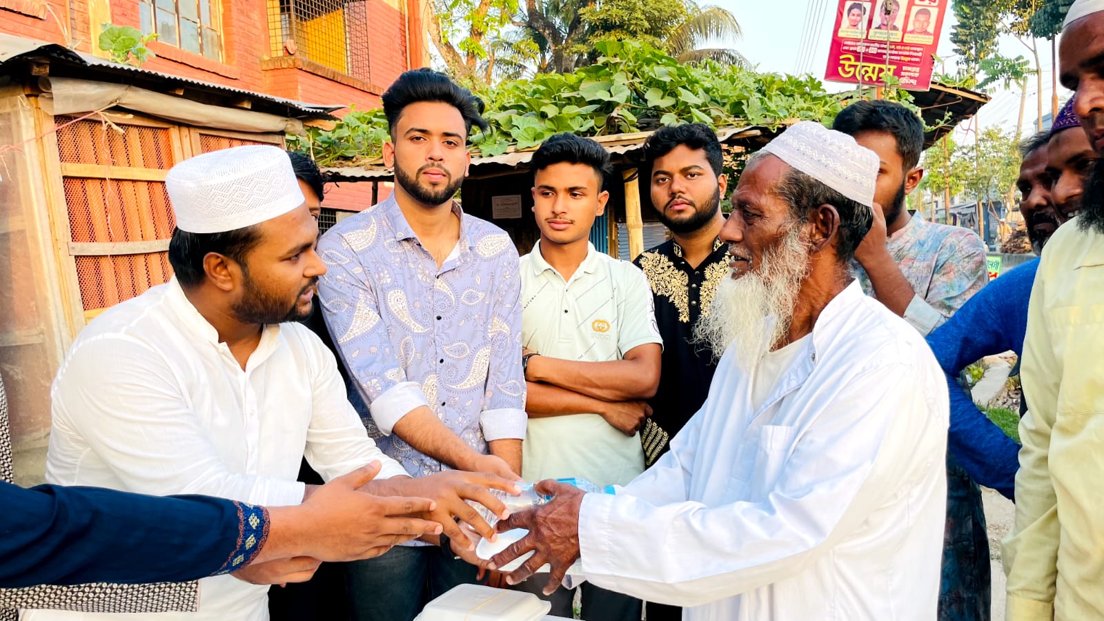 বাগেরহাটে প্রতিদিন ইফতার বিতরণ করছে ছাত্রদল